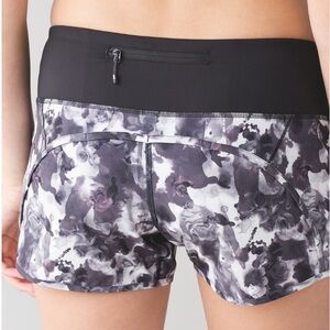 Run Times Short in Mini Obscurred Black Dusty Mauve / Black